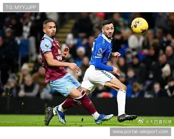 埃弗顿vs伯恩利：皮克福德0.28秒极限侧扑，但出击延迟0.5秒造险情